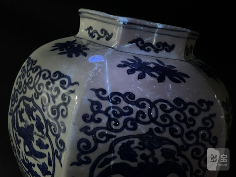 明万历 青花开光六方凤纹罐 - 图11